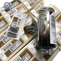 Bolehkah saya mereka bentuk label kod bar melekit saya sendiri?